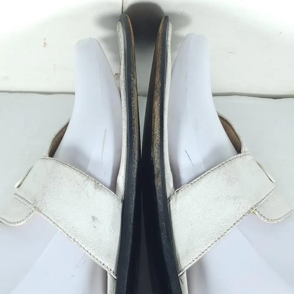 Salvatore Ferragamo Women's US 6,5C White Leather Thong Slip On Flat Sandals